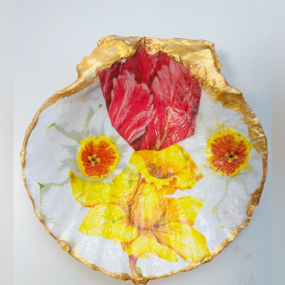 Handcrafted Scallop Shell Trinket Dish W/Daffodil and Tulip Decoupage Design - Picture 2 of 3